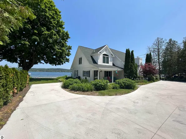 512 N Lake St, East Jordan, MI 49727