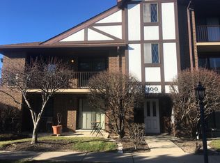915 N York St APT 101, Elmhurst, IL 60126