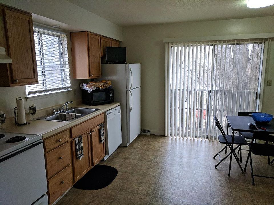 2nd image of 9824 Linden Cir