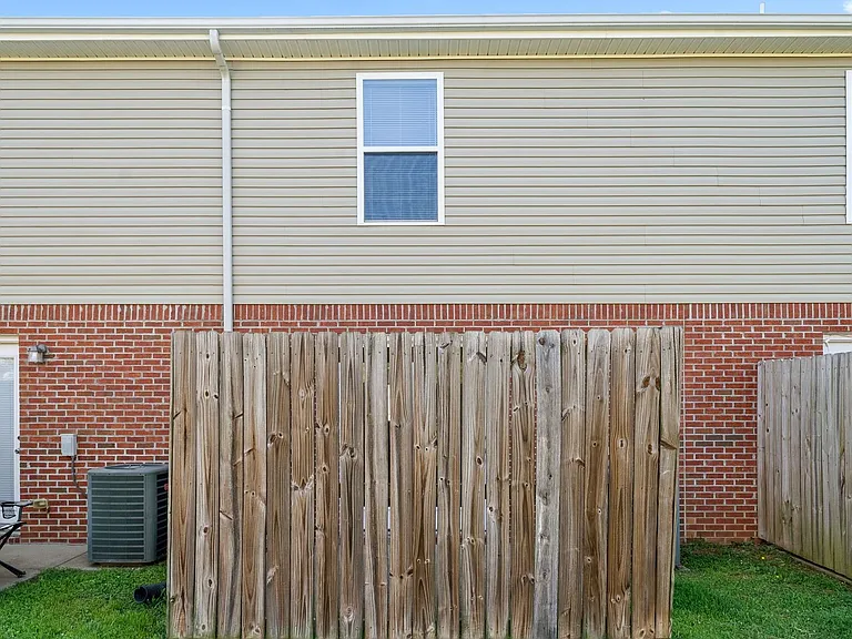 2 Bedroom Pet Friendly Townhome For Rent in Sango! — Photo 21