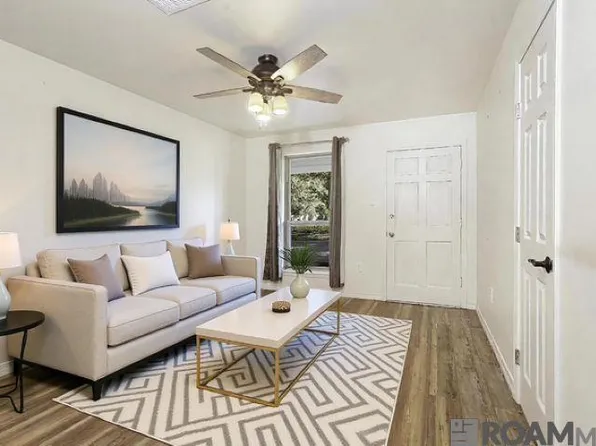 911 Hatchell Ln, Denham Springs, LA 70726