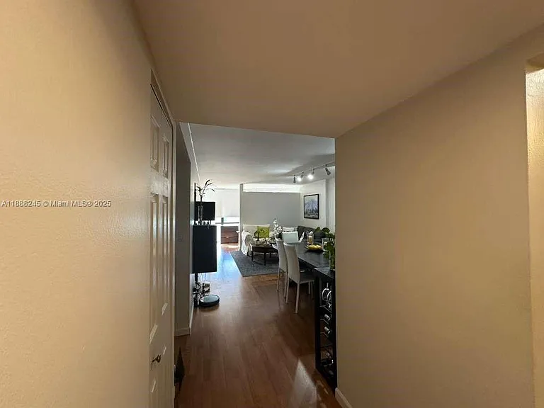 1000 Parkview Dr #627 — Photo 26
