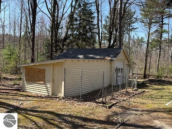 3rd image of 6707 W Decker Rd