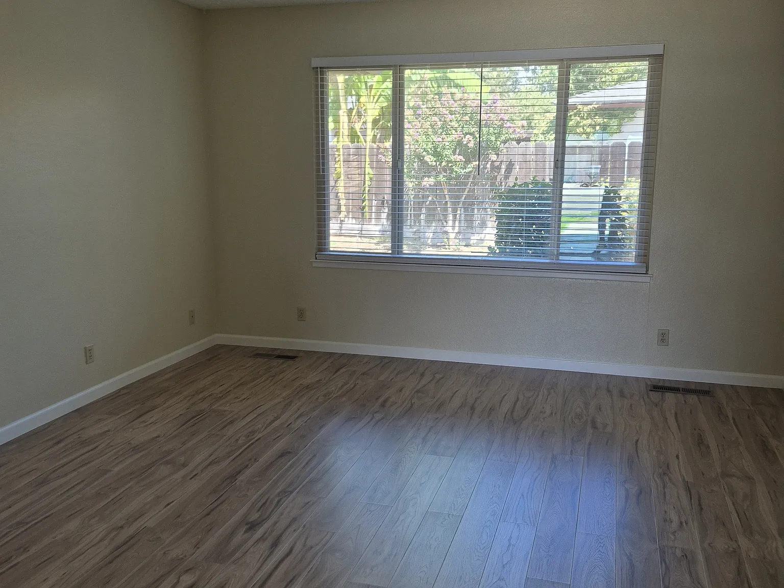3 bed, 1.5 bath, 1671 sqft, $2,500 — Photo 3