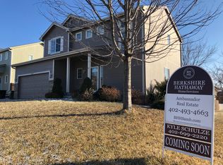 18727 Hayes Cir, Omaha, NE 68135