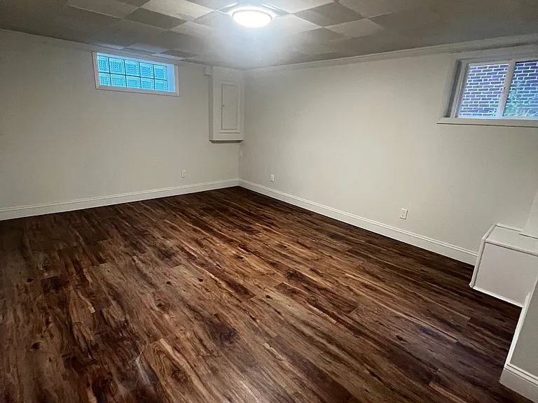 2404 Darrow St — Photo 22