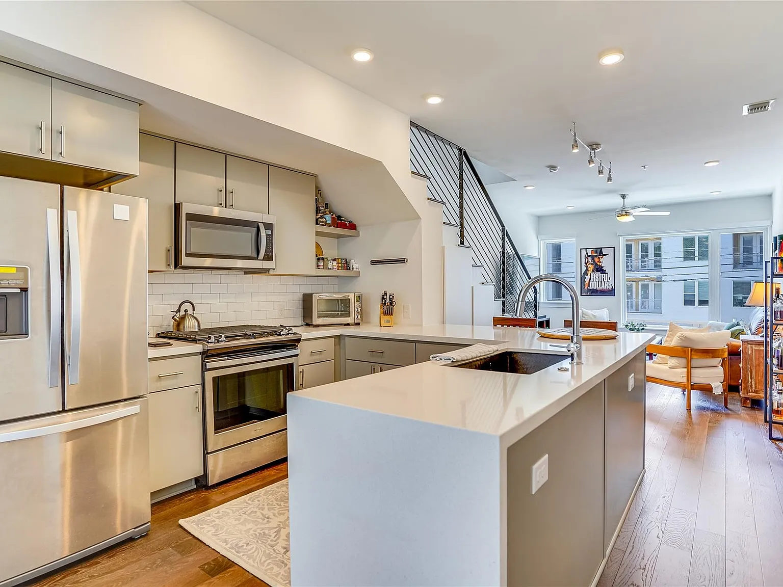 2 bed, 1.5 bath, 1161 sqft, $2,895 — Photo 3
