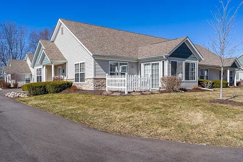 1st image of 206 Lily Ln
