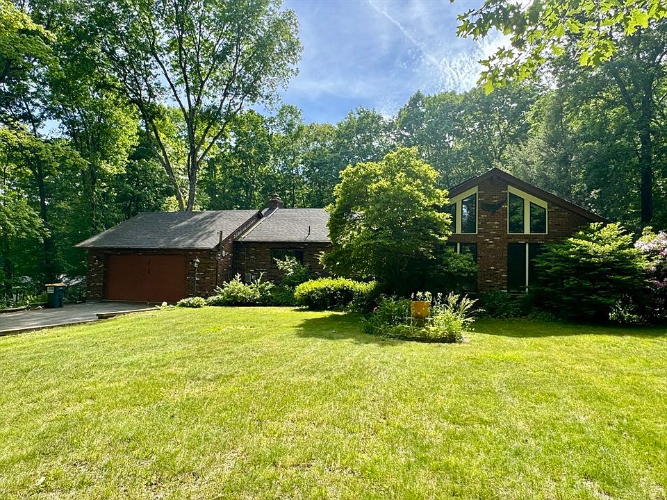 1st image of 64 Schoolhouse Rd #10