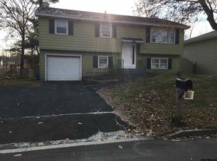 24 Hialeah Dr, Troy, NY 12182