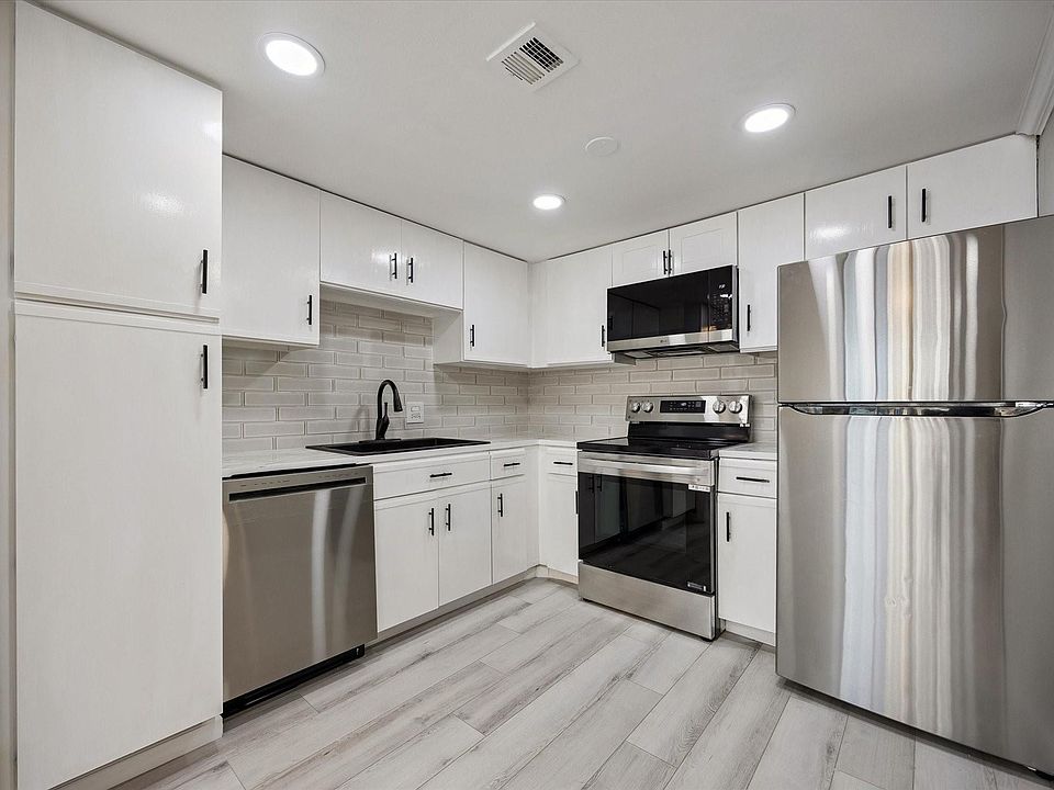 1st image of 2016 Main St APT 903