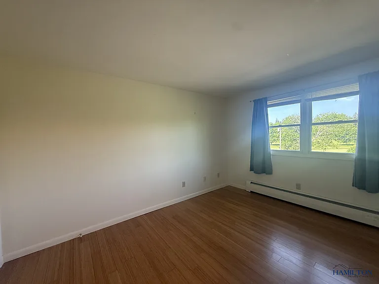 2024-2032 Spring St — Photo 10