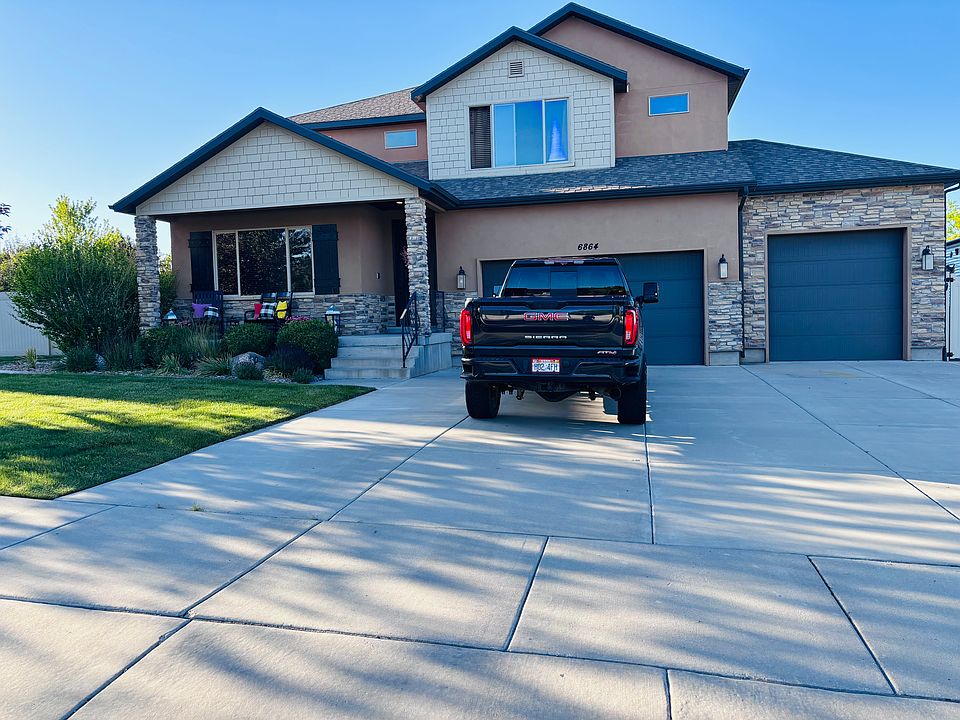 3rd car garage is available for $200 month - can park car or use as storage. There are storage shelves.
