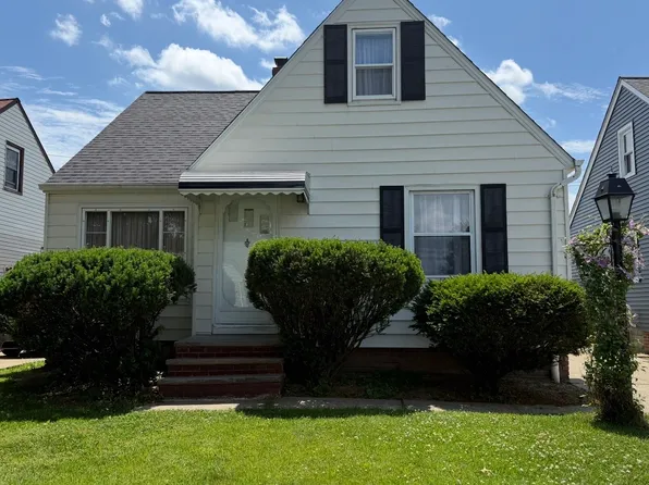 1011 Parkleigh Dr, Parma, OH 44134