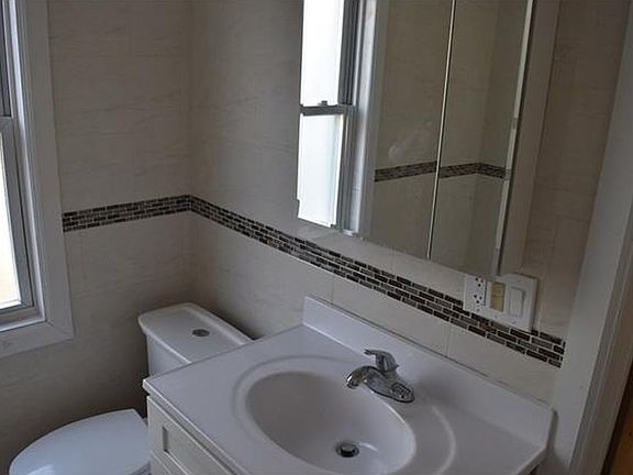 5th image of 157 Glenwood Ave #0