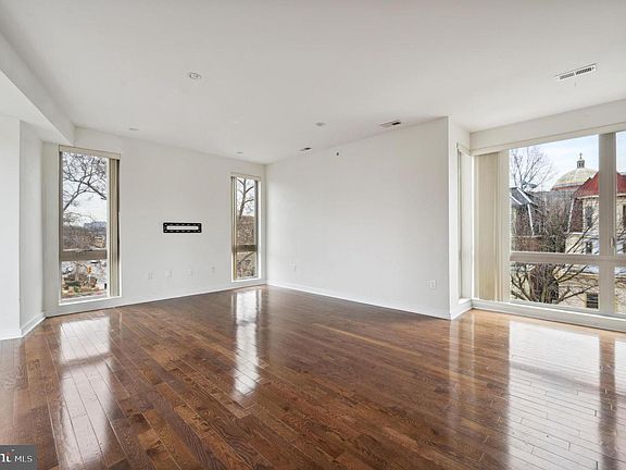 3rd image of 4610-12 Cedar Ave Unit 301