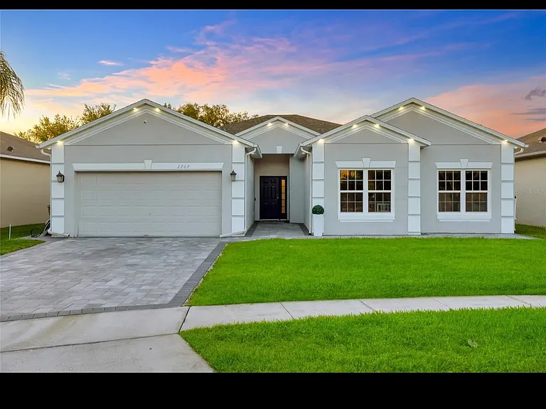 2707 Scarborough Dr — Photo 1