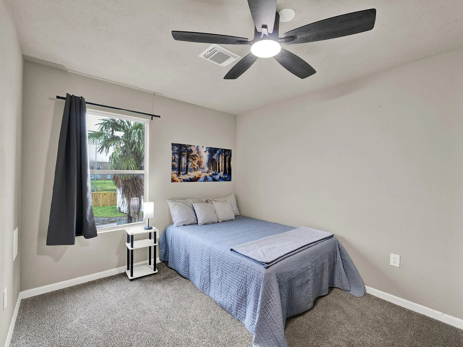 4 bed, 6.0 bath, 4452 sqft, $1,027 — Photo 2