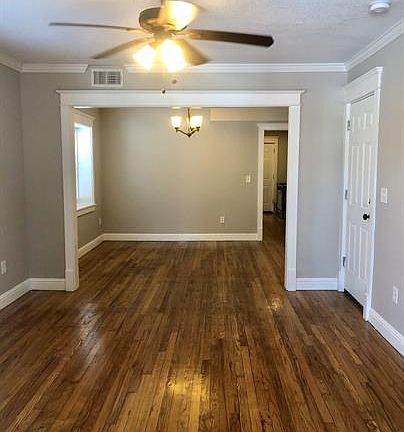 4th image of 2803 Charlotte St #2