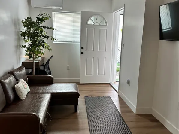 1107 E 102nd St, Los Angeles, CA 90002