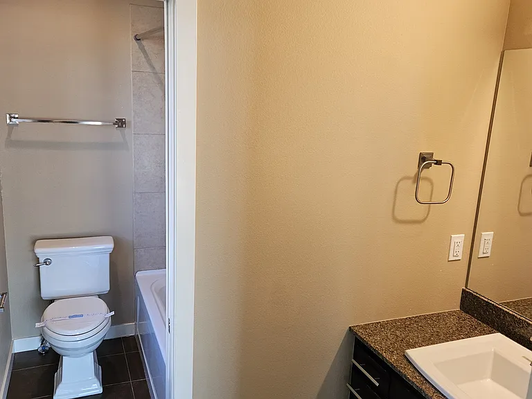 433 SE Washington St #209 — Photo 5