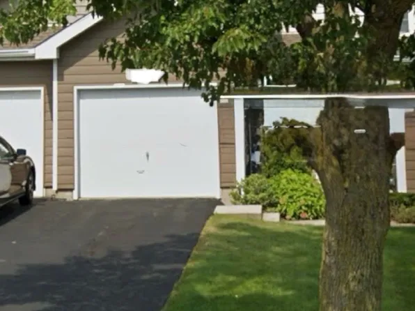 637 Woodhaven Dr, Mundelein, IL 60060