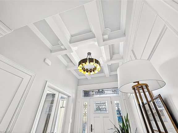 5th image of 135 New Lakeshore Rd