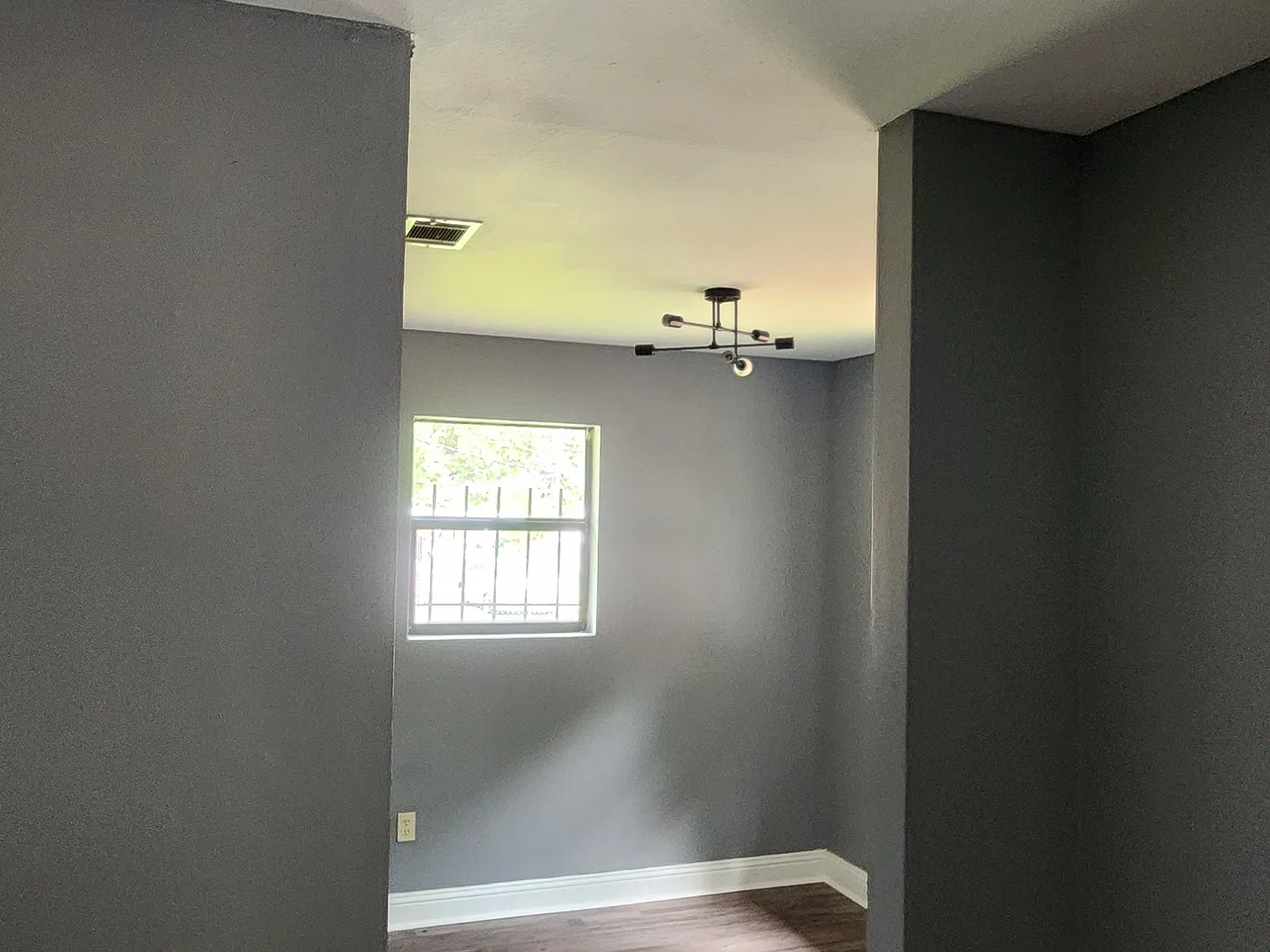 3 bed, 916 sqft, $925 — Photo 3