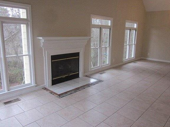 5th image of 5 Mountain Oaks Dr