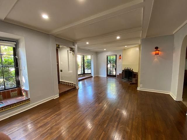 1st image of 6884 Camrose Dr