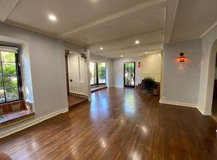 6884 Camrose Dr, Los Angeles, CA 90068