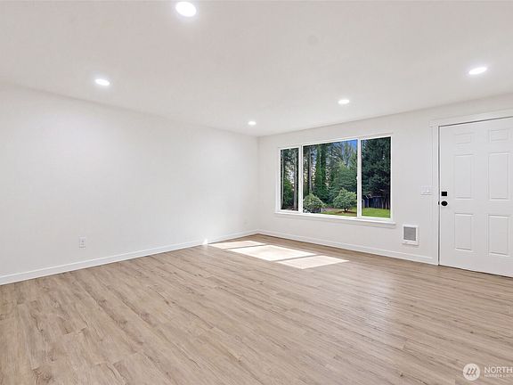 3rd image of 14210 97th Avenue NW