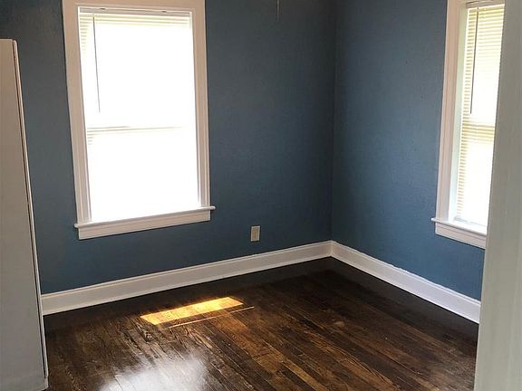 3rd image of 642 W 10th Ave