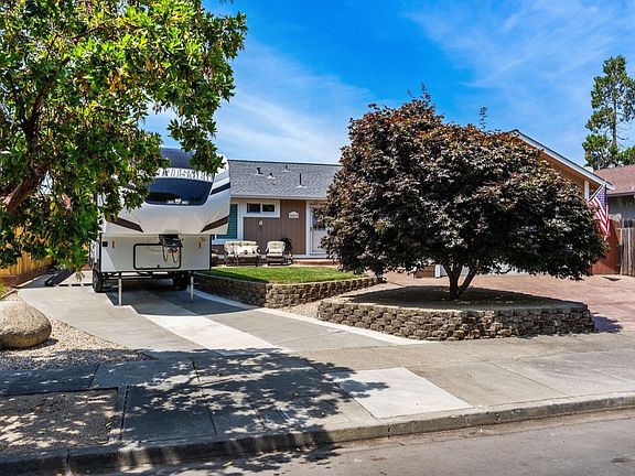 4th image of 4463 Meadowlark Drive