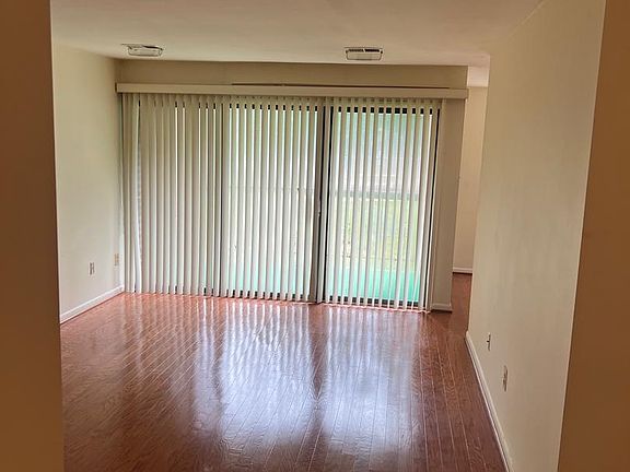 4th image of 11232 Chestnut Grove Sq APT 135