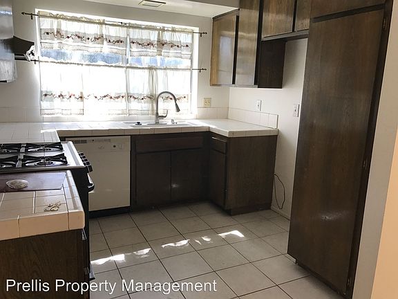 5th image of 16755 Parthenia St Unit 1