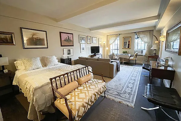 Rented by Coldwell Banker Warburg | media 6