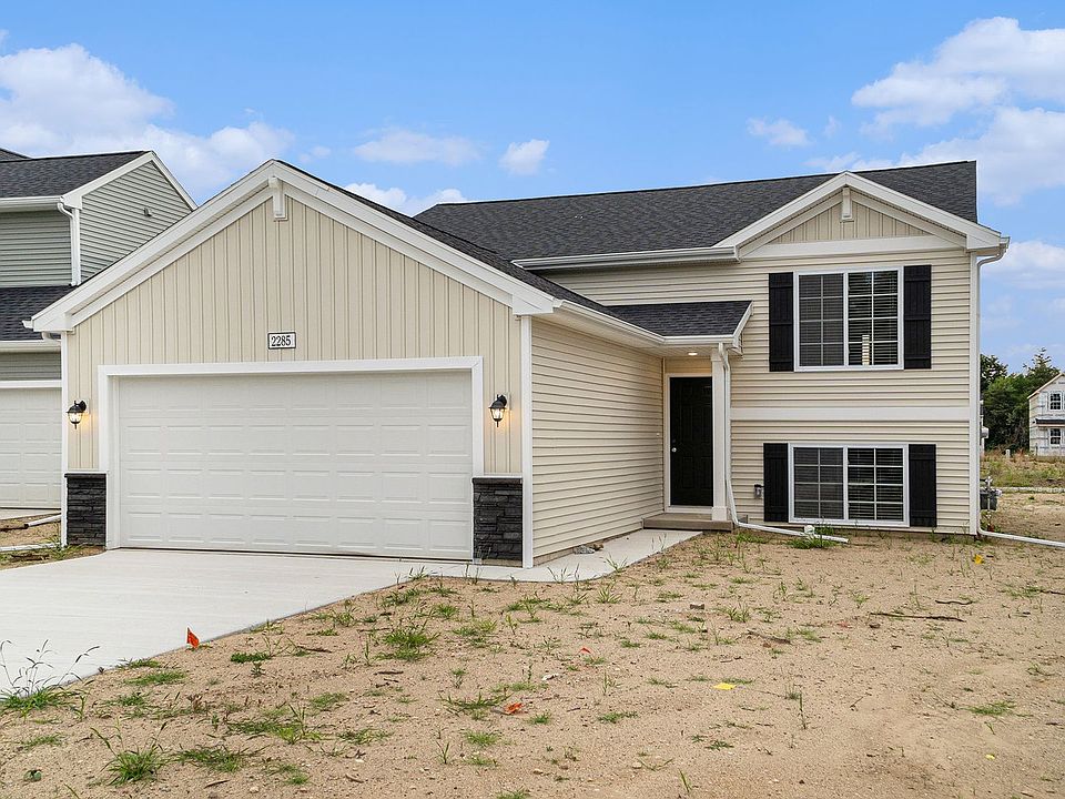 1st image of 2221 Macatawa Ln