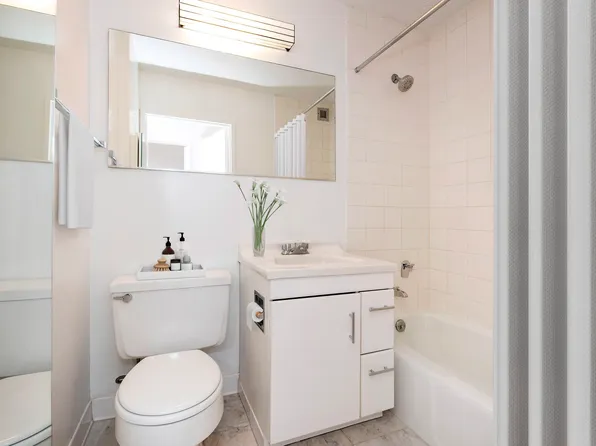 429 East 52nd Street image 5 of 14