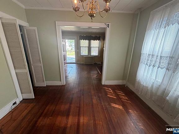 5th image of 55 Maywood Avenue