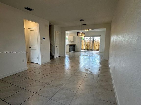 4th image of 318 NE 5th Pl