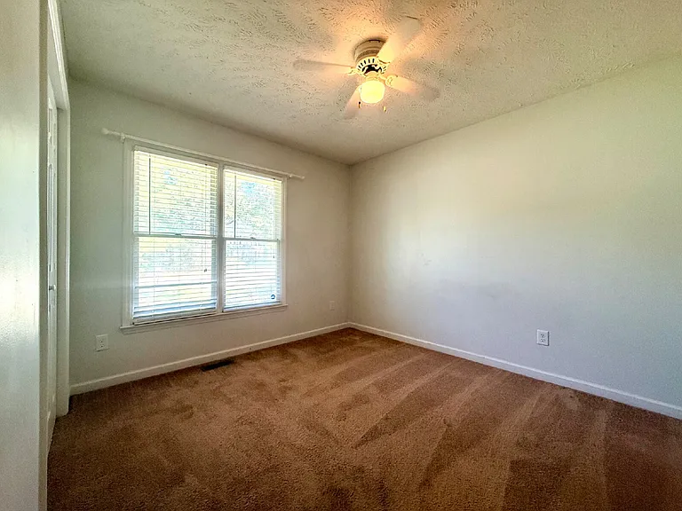 146 Greentree Dr — Photo 13