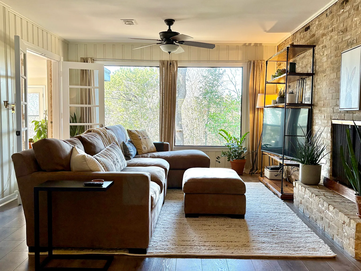 3 bed, 2317 sqft, $2,200 — Photo 1