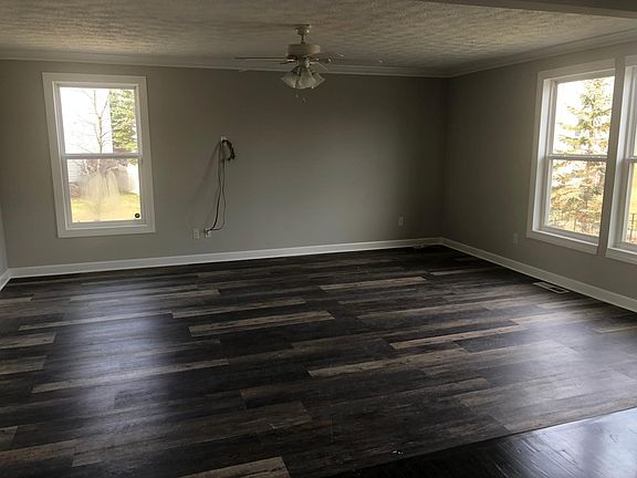 4th image of 582 Windham Ct