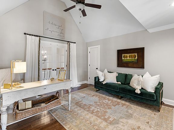 3rd image of 3513 Village Ln
