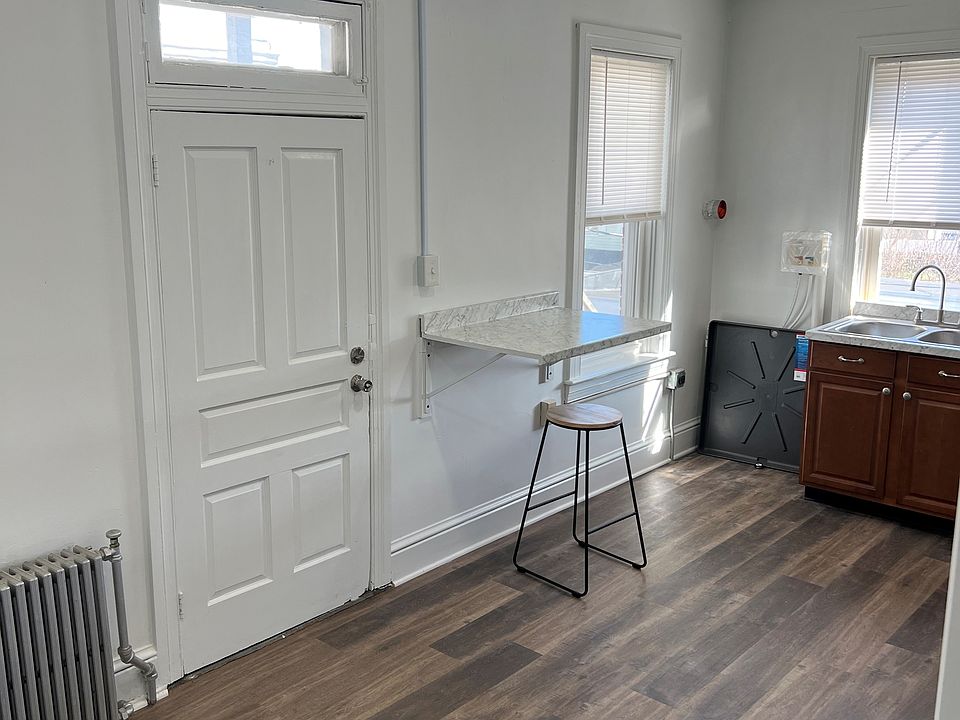 Kitchen - with backdoor entrance