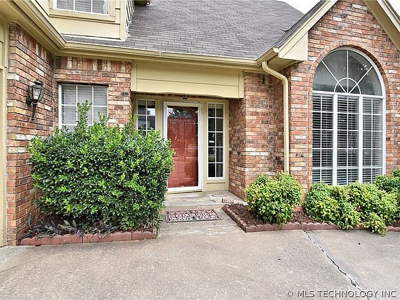 3rd image of 1001 N Willow Ave