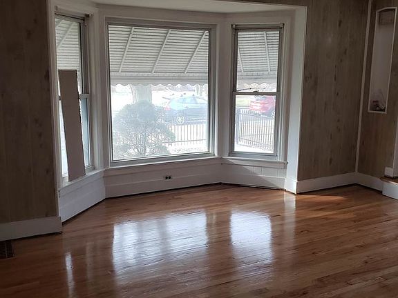 3rd image of 9939 S Paxton Ave