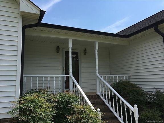 4th image of 2622 Prince Dr