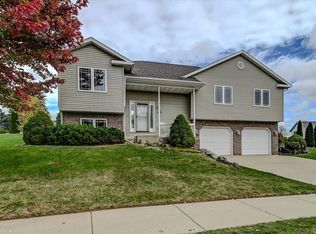 103 E Northlawn Dr, Cottage Grove, WI 53527
